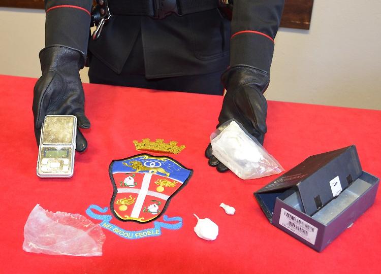 Sgominata dai carabinieri la banda 'Pizza stupefacente'