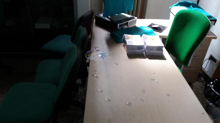 Sasso contro i vetri, sede della Lega ancora nel mirino