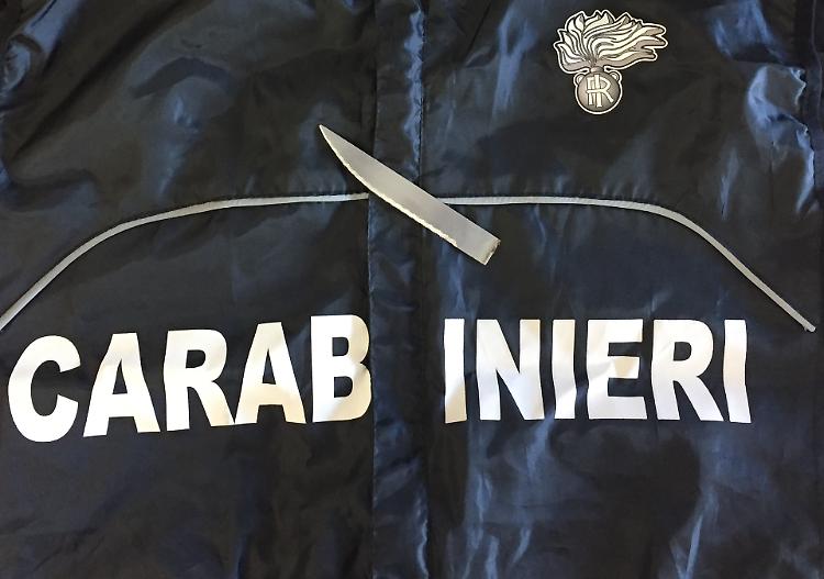 Coltellata alla schiena di un 16enne, denunciato 17enne