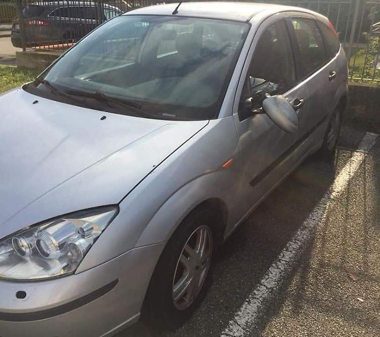 Proprietari in ferie, auto vandalizzata