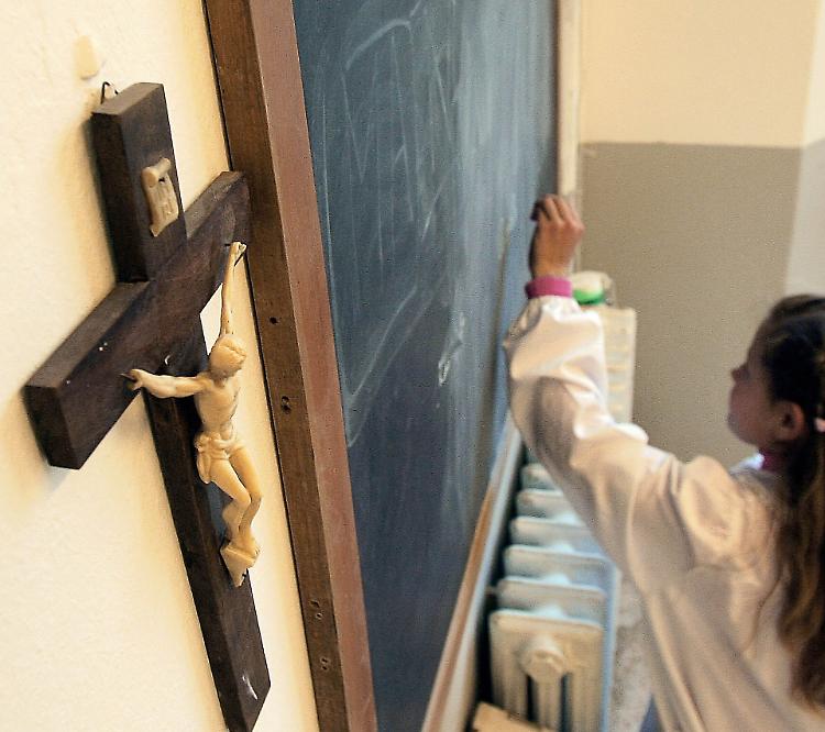 Crocifissi a scuola, per l'Uaar "è una clericalata"