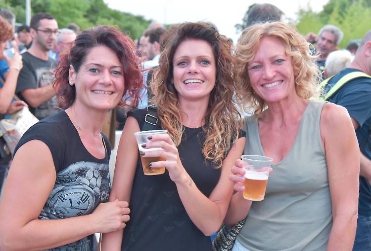 Aperiponte, in centinaia per la 'festa' più amara
