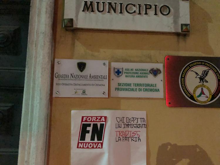 Blitz di Forza Nuova, striscione e manifesti nel Casalasco