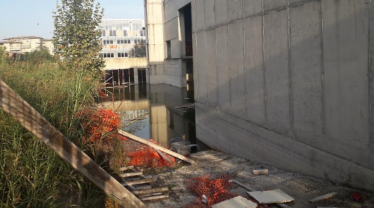Ex scuola di Cl, reti a pezzi e nei sotterranei si forma un lago