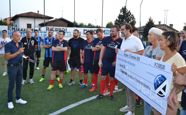 ‘La Rivolta del Mondo’, festa nel suo  campo da calcio 