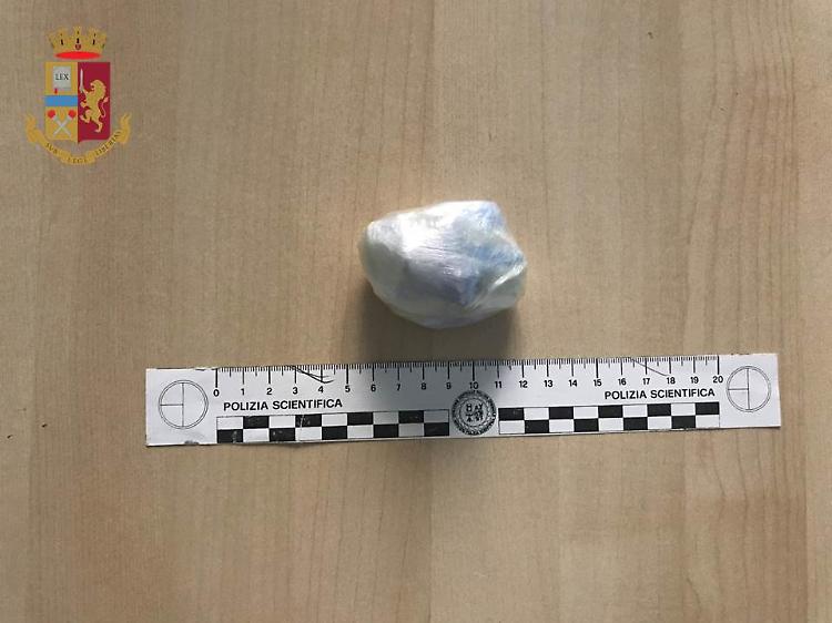 Trovato con oltre 52 grammi di cocaina, arrestato 26enne