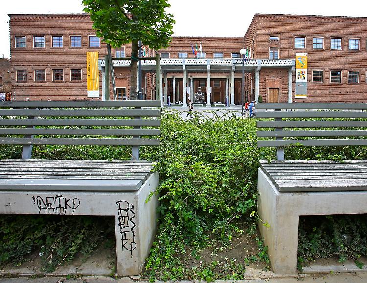 Piazza Marconi, "basta degrado"