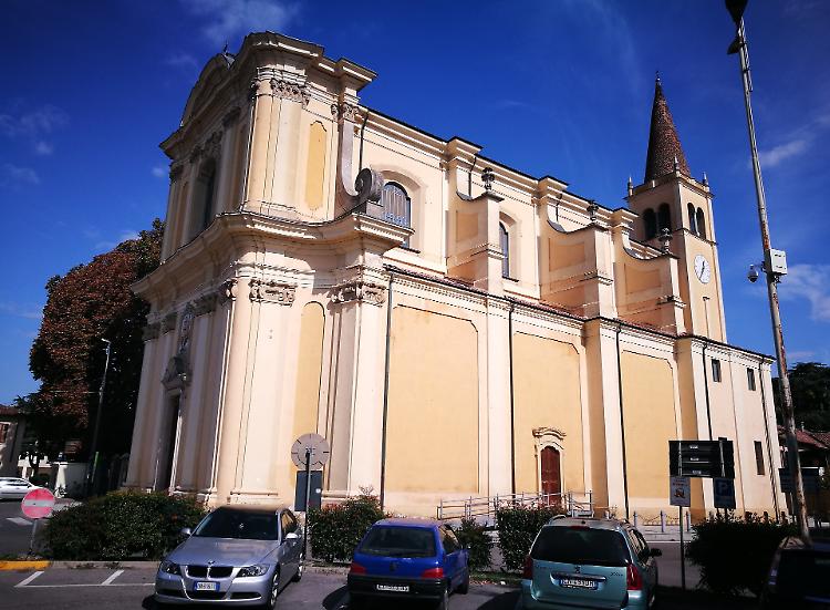 Campane con bavaglio, parrocchiani contro il don