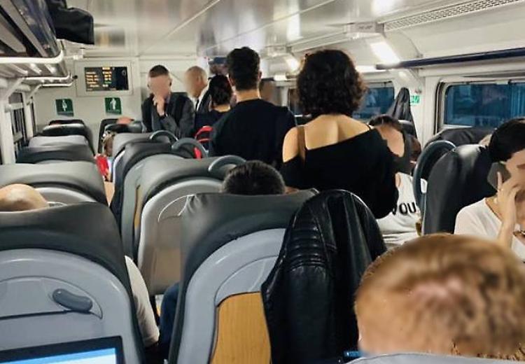 Treni sovraffollati, nodo sicurezza
