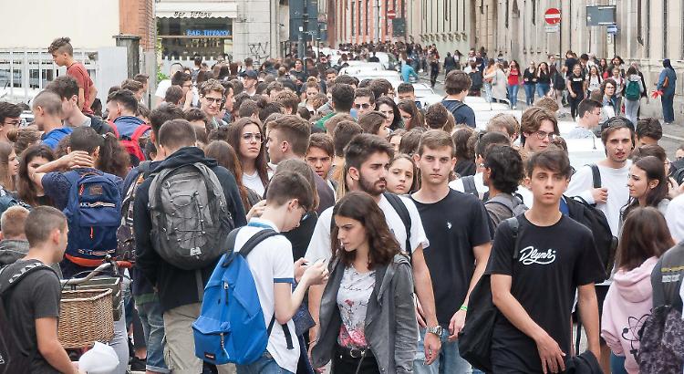 Scuola Supplenze, tutto da rifareE per il sostegno è allarme rosso L’aggiornamento tardivo delle graduatorie di istituto ha messo in gioco le nomine fatte ad inizio settembreIl provveditore Gallo: In 