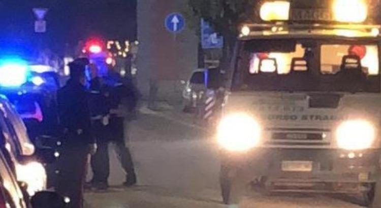 Auto davanti al cancello, medico in ospedale con la 'gazzella'