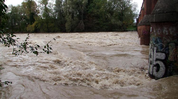 Maltempo,  conta dei danni: riaperti i ponti sul Serio