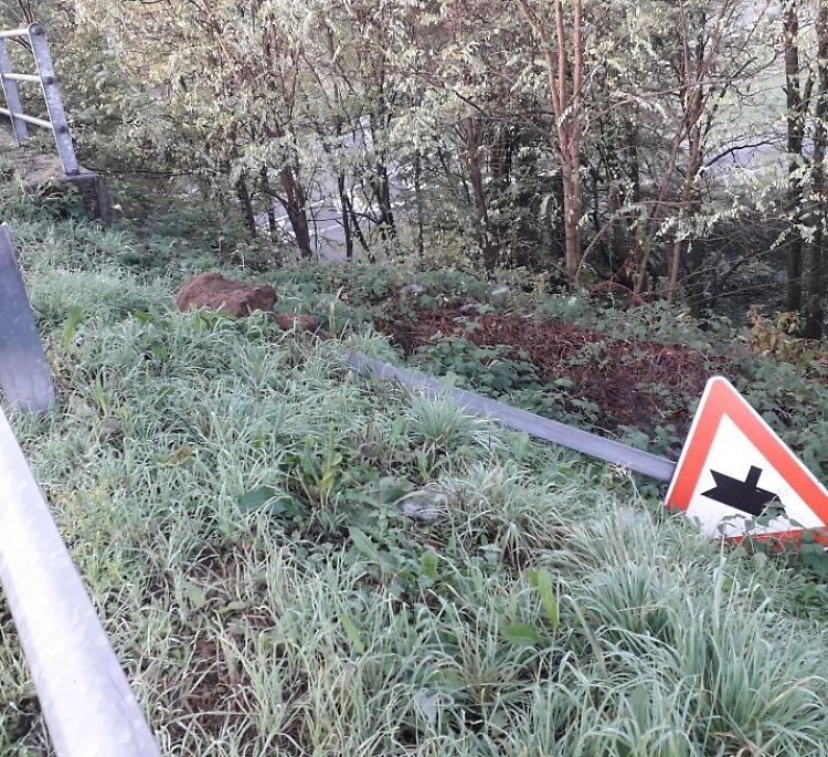 Atti vandalici, cartelli stradali abbattuti a Ombriano