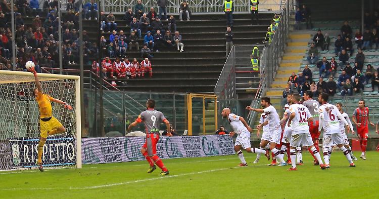 La Cremonese soffre, ma batte il Livorno 1-0