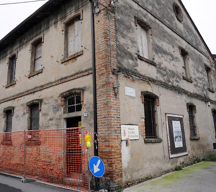 Tetto a rischio crollo, chiuso il museo della civiltà contadina