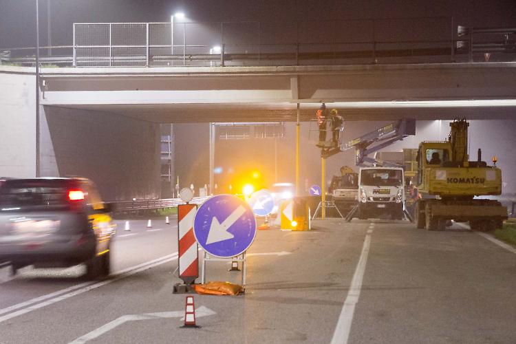 Ponte lesionato, nella notte i lavori di ripristino