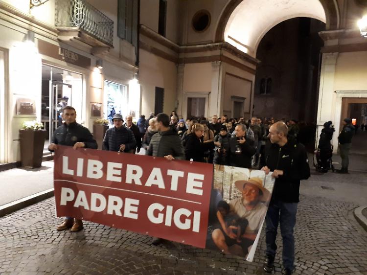 Liberate padre Gigi: 