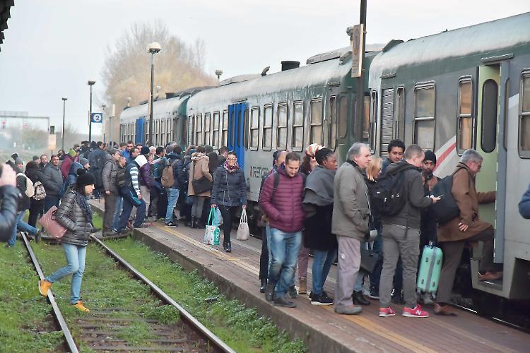 Presidio in stazione: "Nuovo esposto alla magistratura"