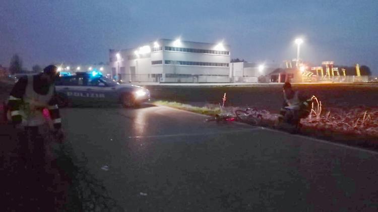 Tragico incidente auto bici: muore un 51enne