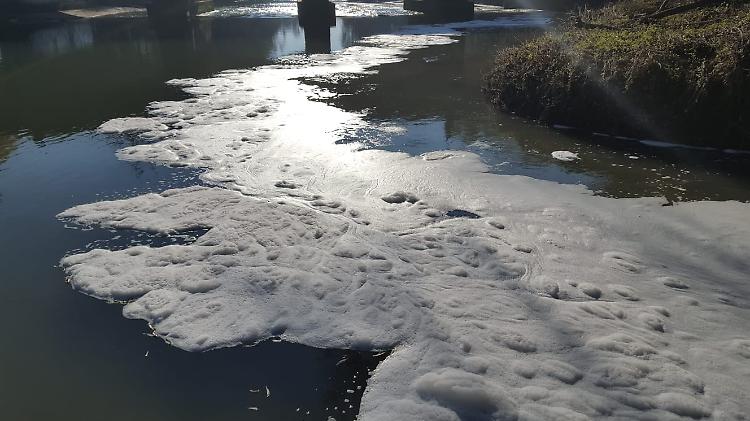 Schiuma nel fiume Serio, ripreso lo sversamento