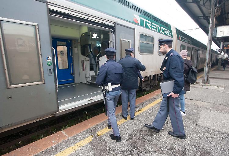 Ragazzi bloccati sul treno Treviglio-Cremona e denunciati