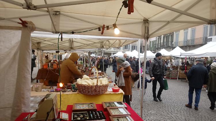 Tutta la magia del Natale con gli stand in piazza Duomo