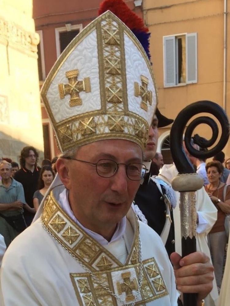 Funerale negato, il vescovo si scusa e rassicura