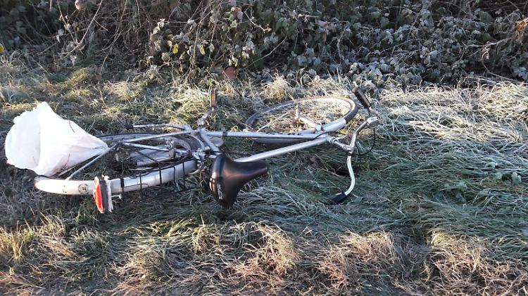 Cade con la bici lungo la via Bergamo, ferito 48enne