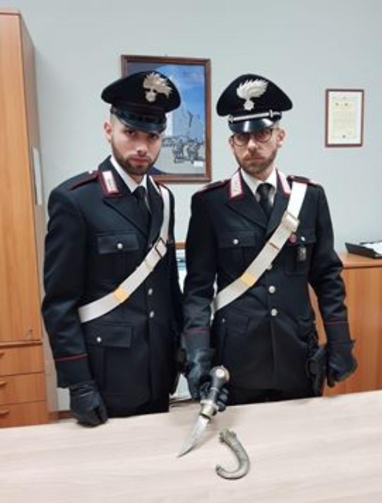 Pugnale in auto, denunciato 34enne di Spineda