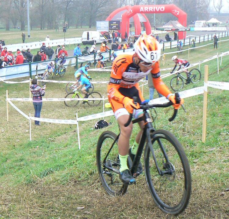 Ciclocross, sberle e spintoni tra genitori e dirigenti a bordo pista