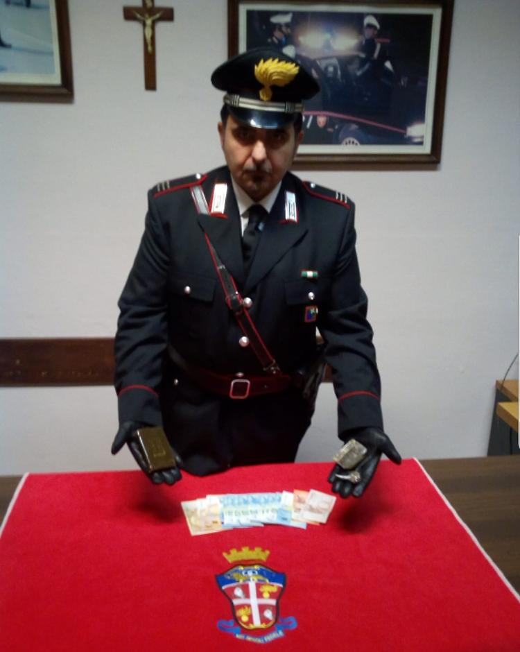 Preso il pusher della stazione, droga nel collare del cane