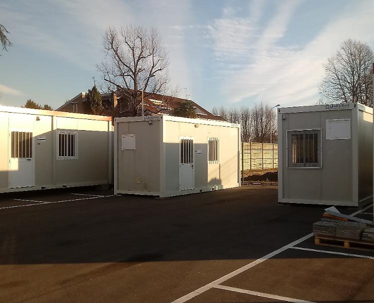 Container allo stadio, sostituiscono gli spogliatoi