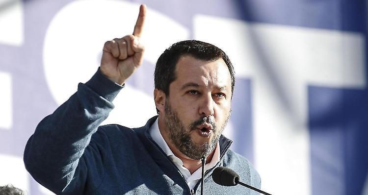 Il Pd: "Salvini 'bullo',  legge indecente"