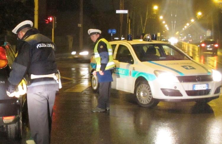 Lite tra automobilisti, preso l'aggressore di viale Po