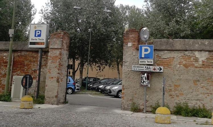 Il parcheggio di Santa Tecla in futuro non sarà più gratuito