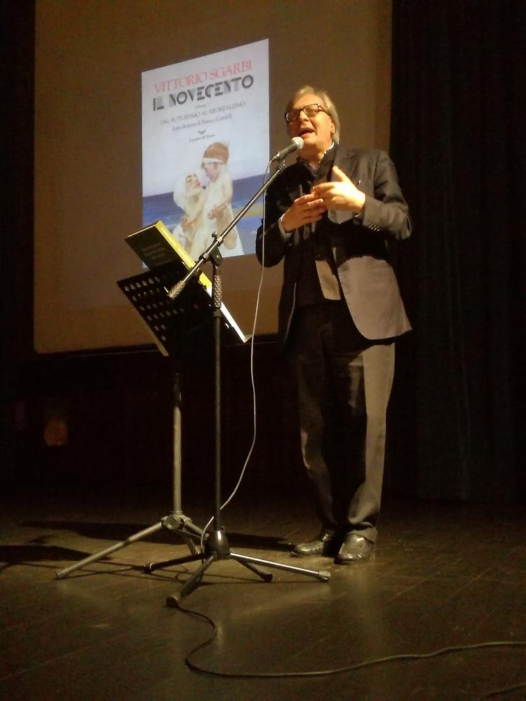Sgarbi: «Cremona è la città del desiderio, circondata da bellezza»