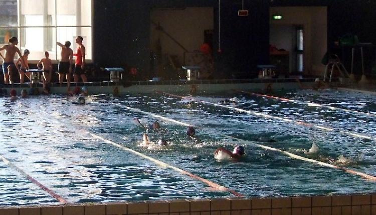 Il caso piscina: «Altri soldi al gestore. E non restituisce il prestito»