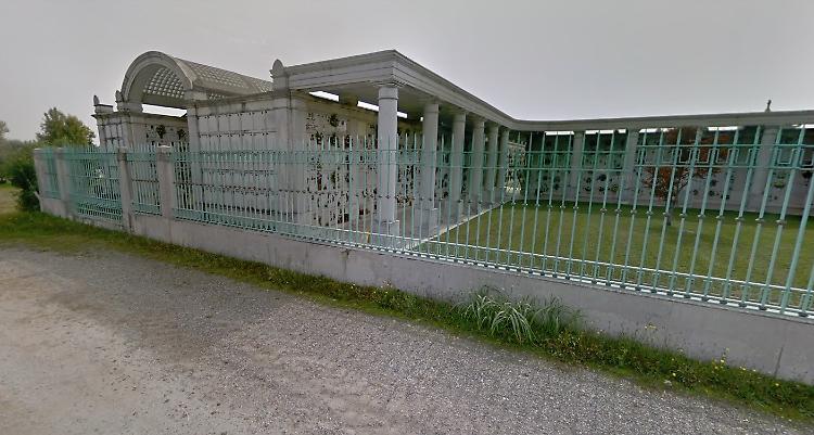 Furto sacrilego al cimitero, sparite tre statue