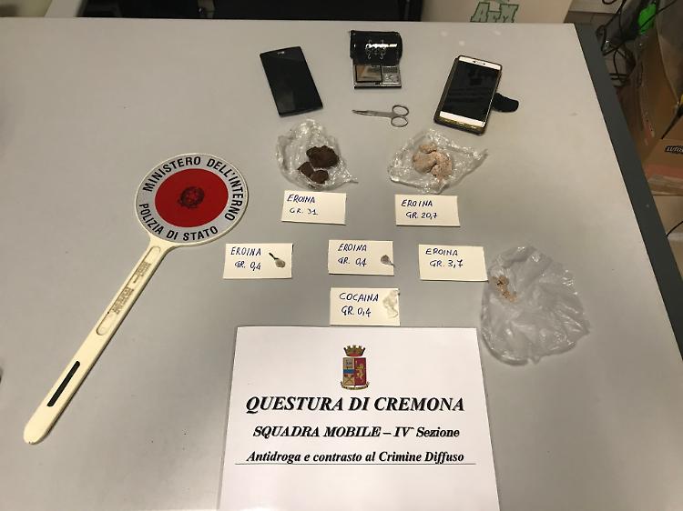 Spaccatore 40enne arrestato dagli agenti della squadra mobile