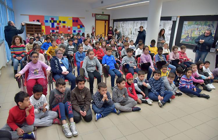All'istituto 'Marconi' favole contro il bullismo