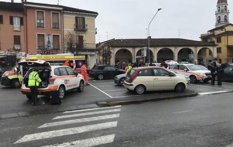 Innesta per errore la retro. Un 79enne investe e uccide la moglie