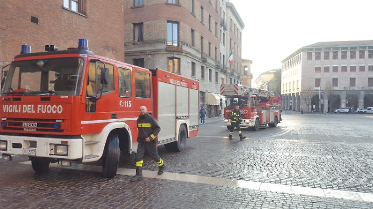 Maltempo: alberi sradicati, qualche tettoia divelta, coperture staccate
