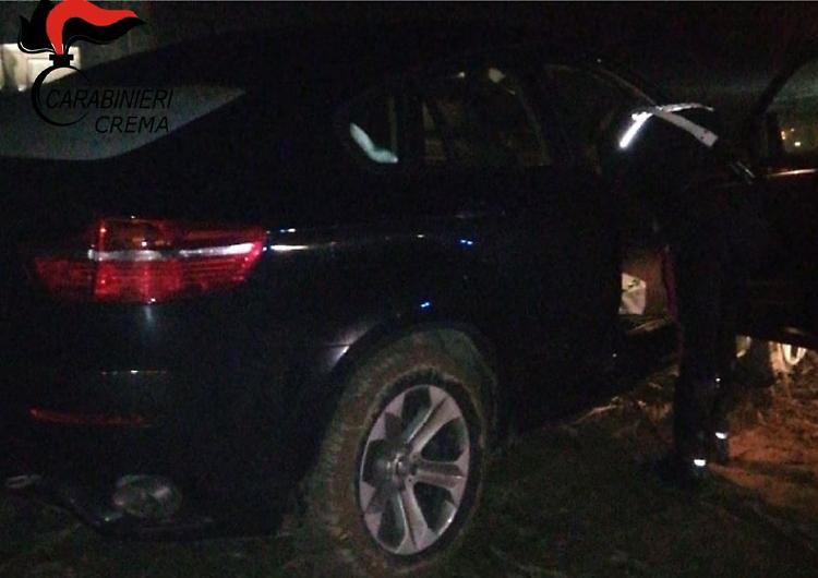 Dopo l'inseguimento, recuperata l'auto di lusso