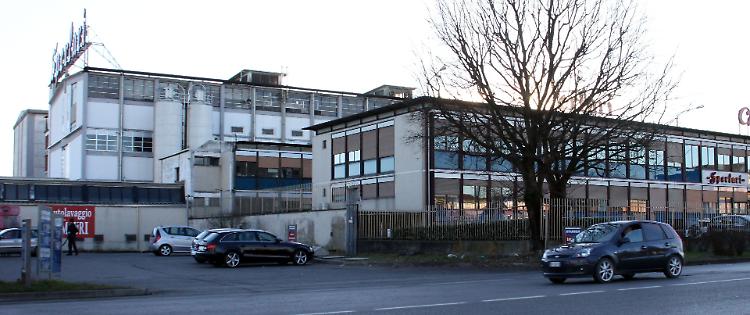 Sperlari, magazzino nel Pavese e trasferimenti a Milano