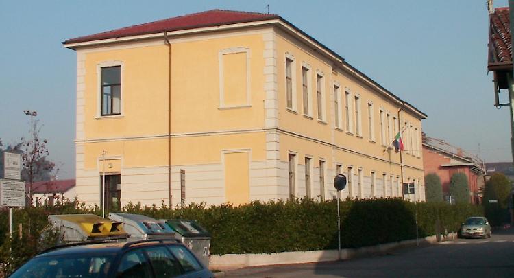 Elementari al freddo, tutti a casa. Ora lezioni in oratorio
