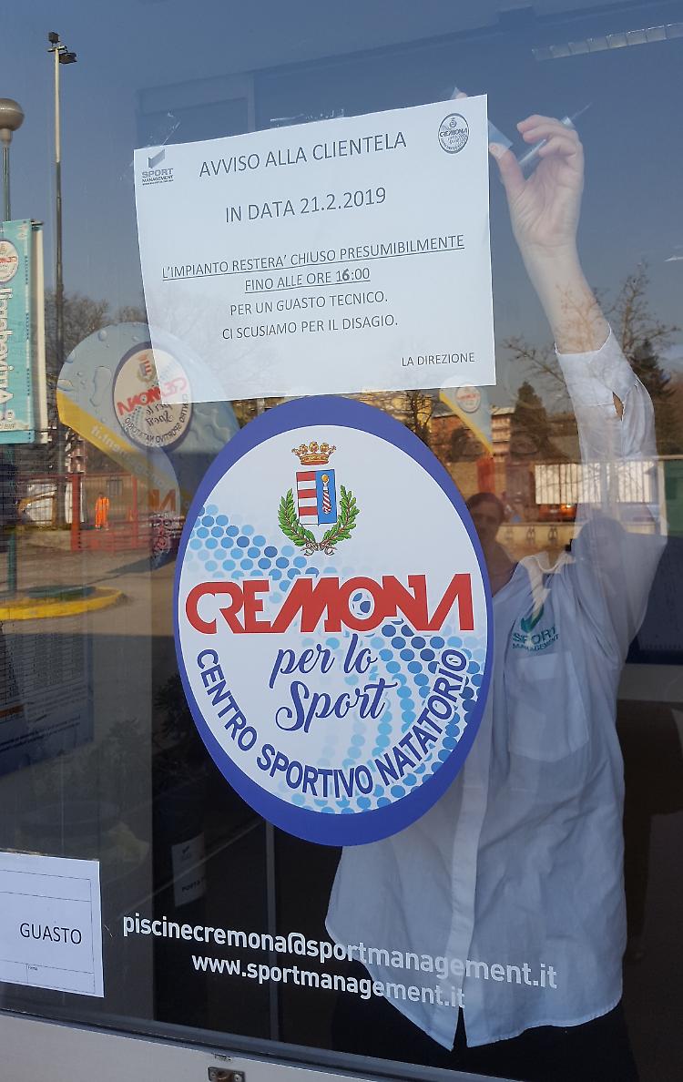 Piscina chiusa, è un caso politico 