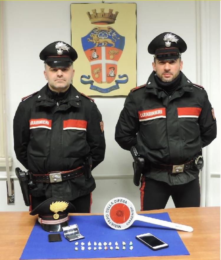 Detenzione e spaccio di droga, arrestato 24enne