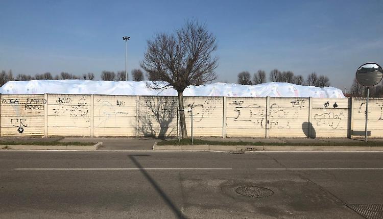 Amianto coperto, rimozione dei sacchi entro fine settimana