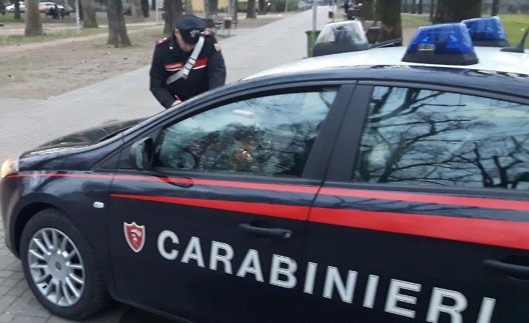 Lite e coltellata, paura in centro: 30enne finisce all'opsedale