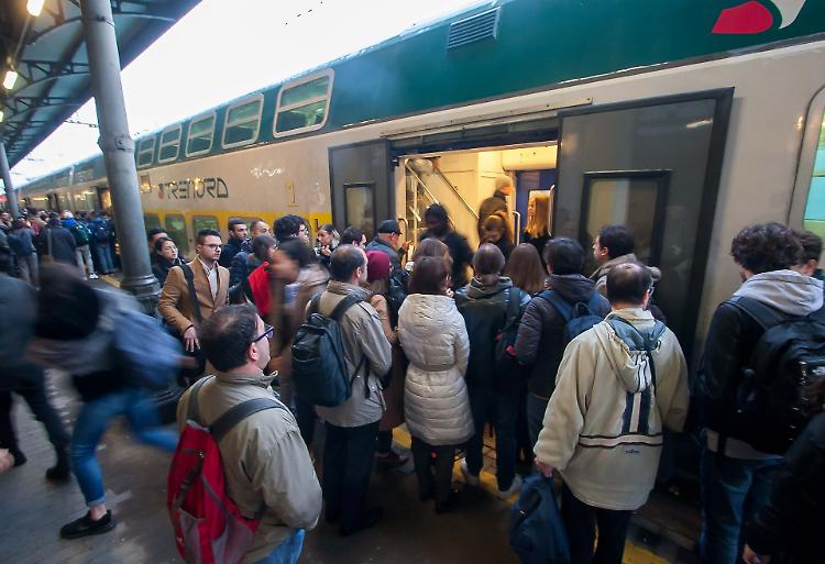 Pendolari, tre linee cremonesi tra le peggiori: scattano i bonus